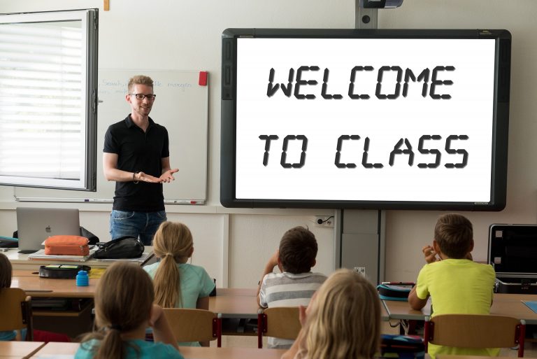 8 tips on how to introduce yourself in a new school